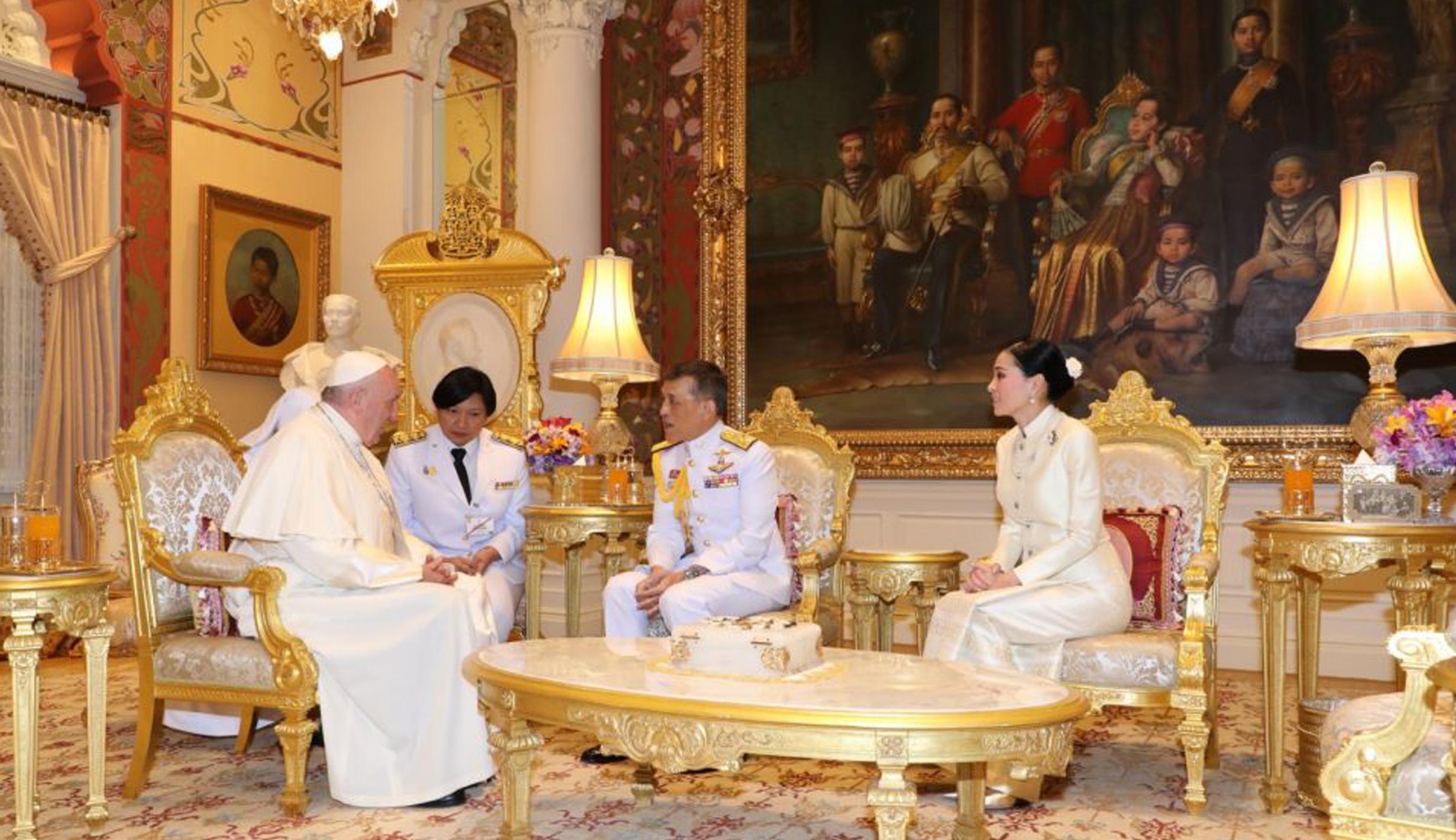 Paus Fransiskus Bertemu dengan Raja Thailand